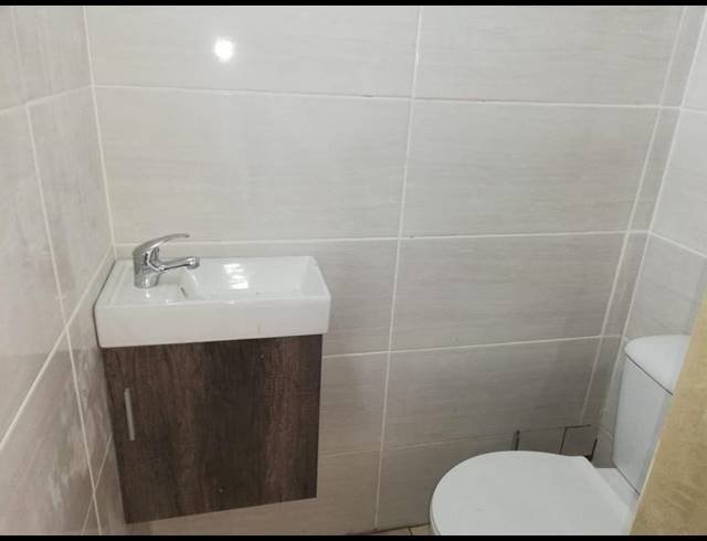 2 BEDROOM APARTMENT FOR SALE IN VAN RIEBEECK PARK